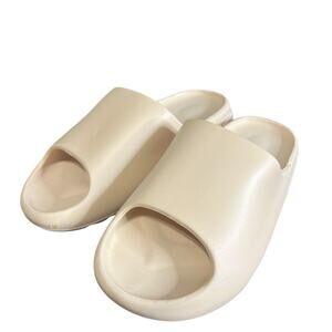 Cloud Slides Women 12 Men 11